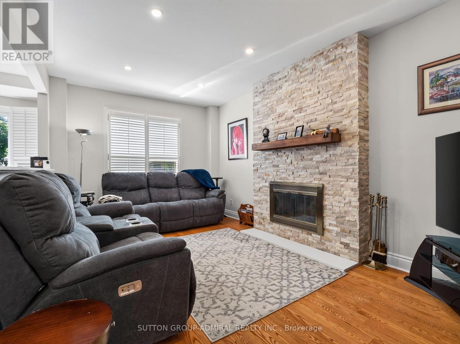 99 Dundurn Crescent, Vaughan, ON - Indoor Photo Showing Living Room With Fireplace
