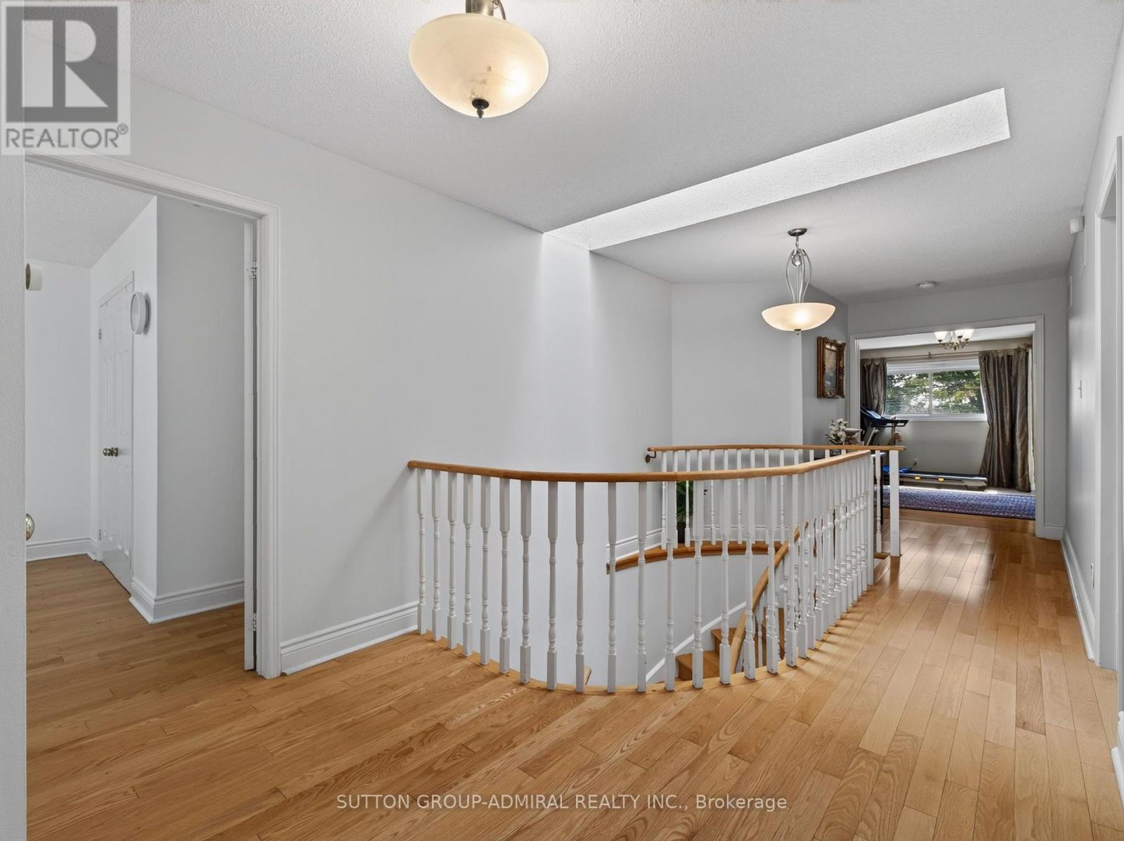 2nd Floor Hallway - 99 Dundurn Crescent, Vaughan, ON - Indoor Photo Showing Other Room