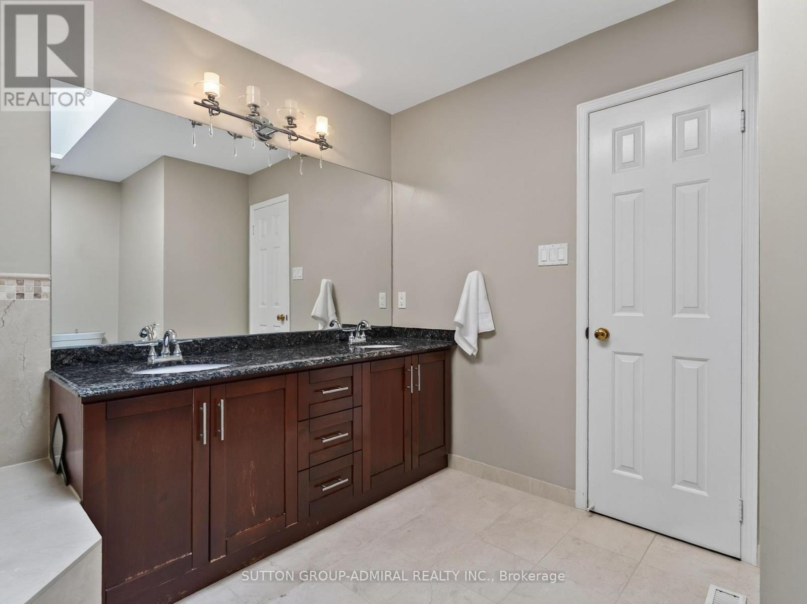 Prime Ensuite - 99 Dundurn Crescent, Vaughan, ON - Indoor Photo Showing Bathroom