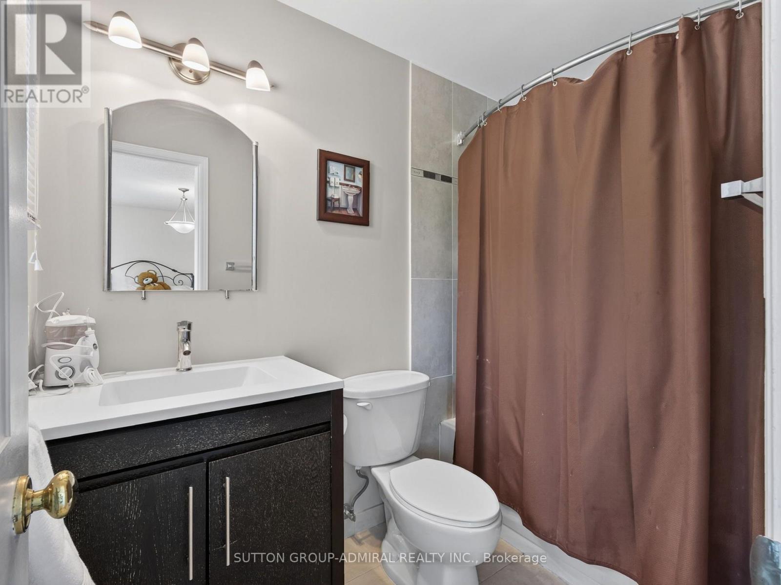2nd Bedroom Ensuite - 99 Dundurn Crescent, Vaughan, ON - Indoor Photo Showing Bathroom