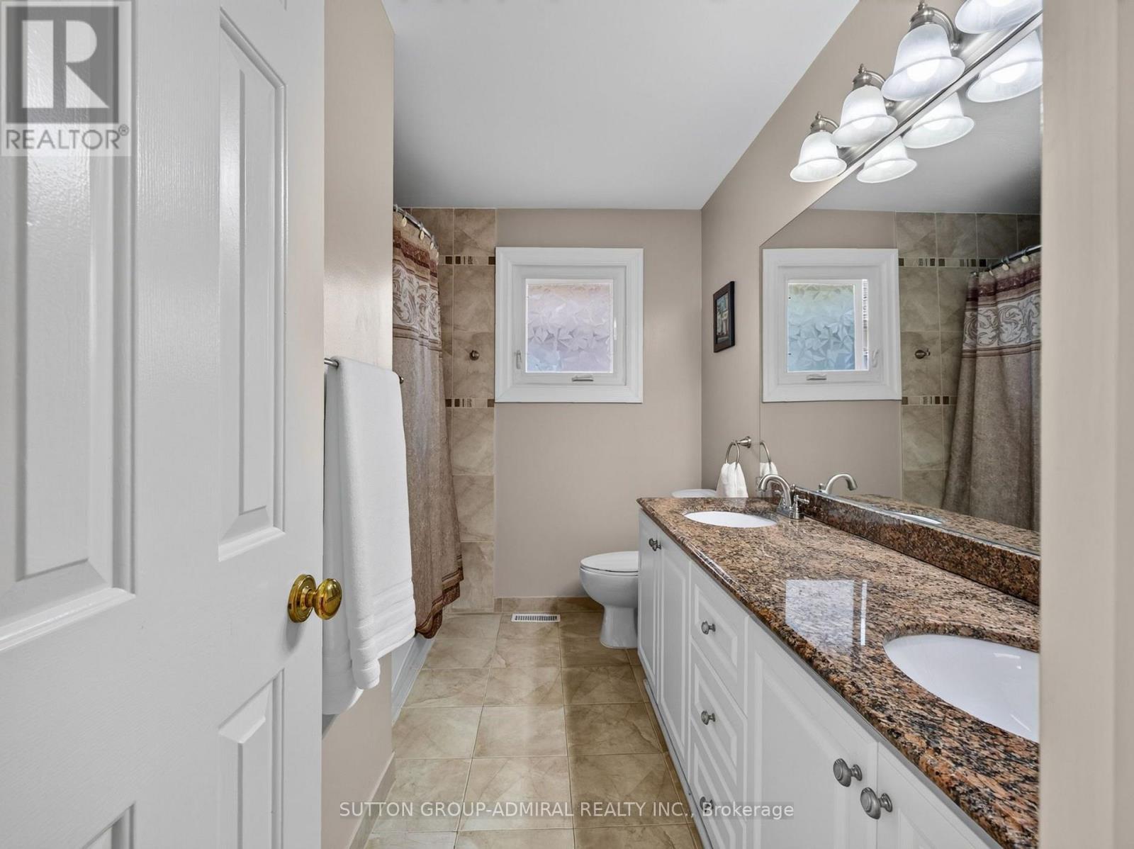 Bathroom - 99 Dundurn Crescent, Vaughan, ON - Indoor Photo Showing Bathroom
