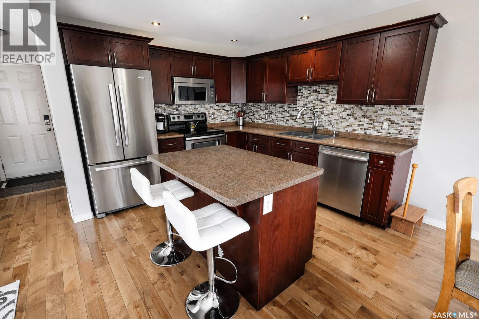 44 1600 Muzzy Drive, Prince Albert, SK - Indoor Photo Showing Kitchen With Double Sink With Upgraded Kitchen