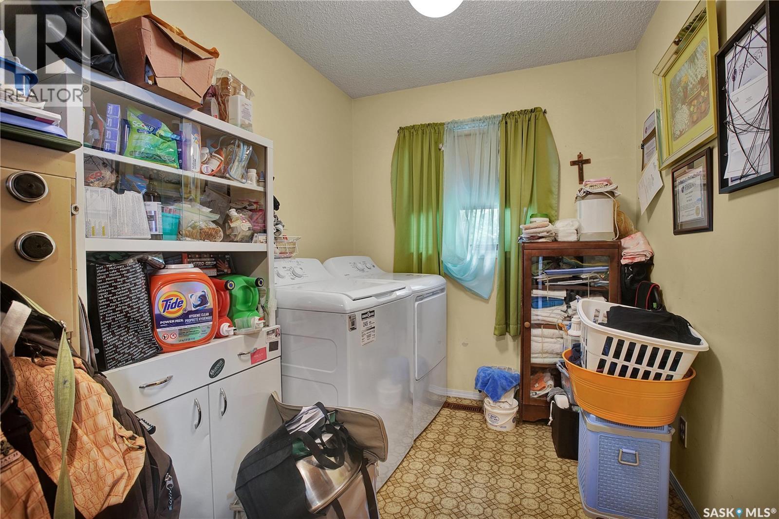 1005 10Th Street, Rosthern, SK - Indoor Photo Showing Laundry Room