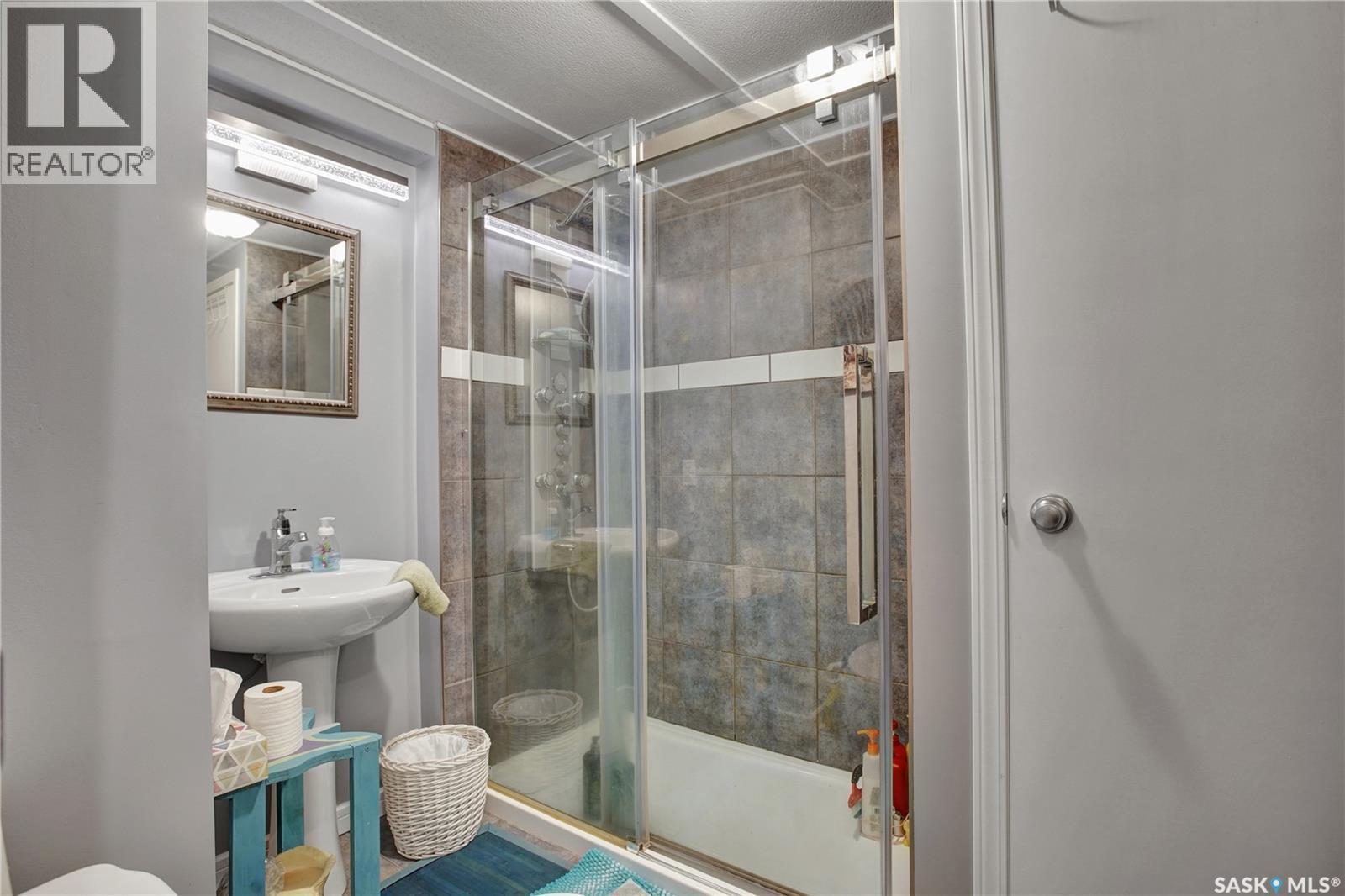 1005 10Th Street, Rosthern, SK - Indoor Photo Showing Bathroom