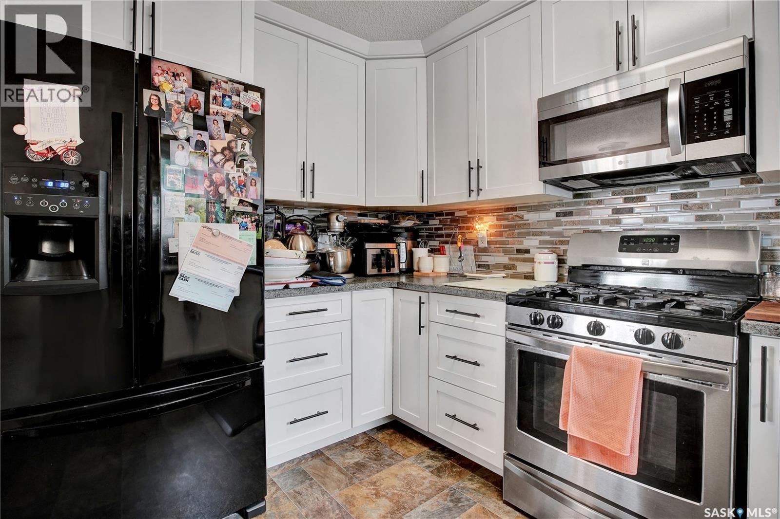 1005 10Th Street, Rosthern, SK - Indoor Photo Showing Kitchen
