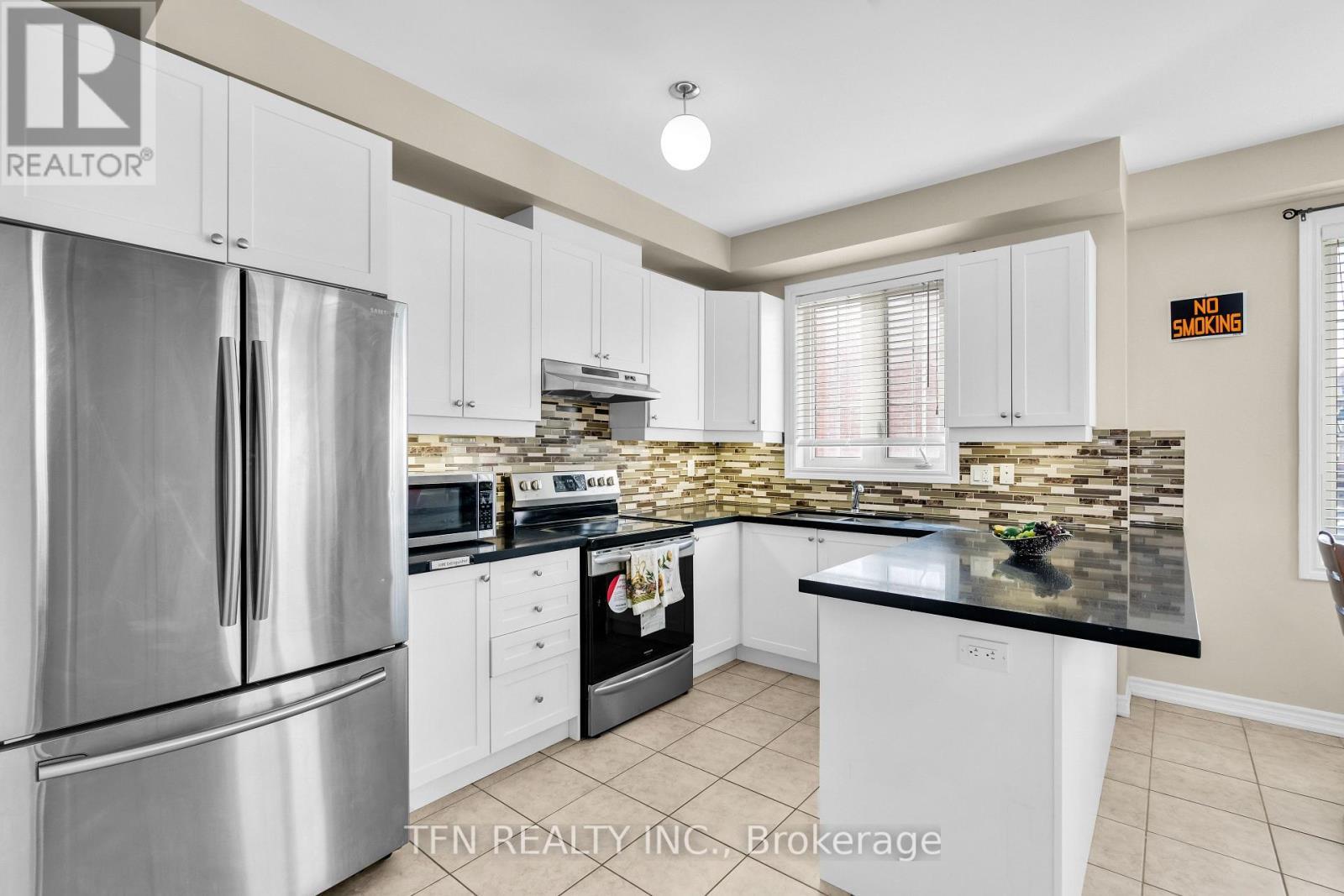 2 Shiff Crescent, Brampton, ON - Indoor Photo Showing Kitchen