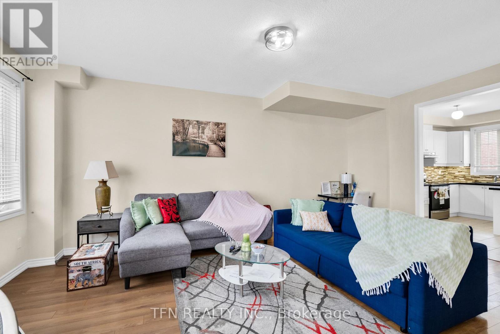 2 Shiff Crescent, Brampton, ON - Indoor Photo Showing Living Room