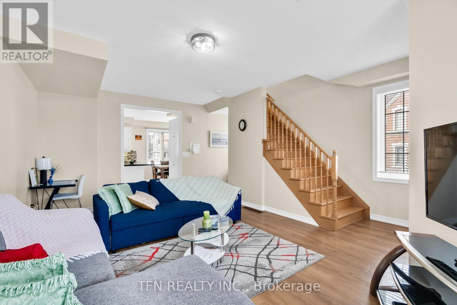 2 Shiff Crescent, Brampton, ON - Indoor Photo Showing Living Room