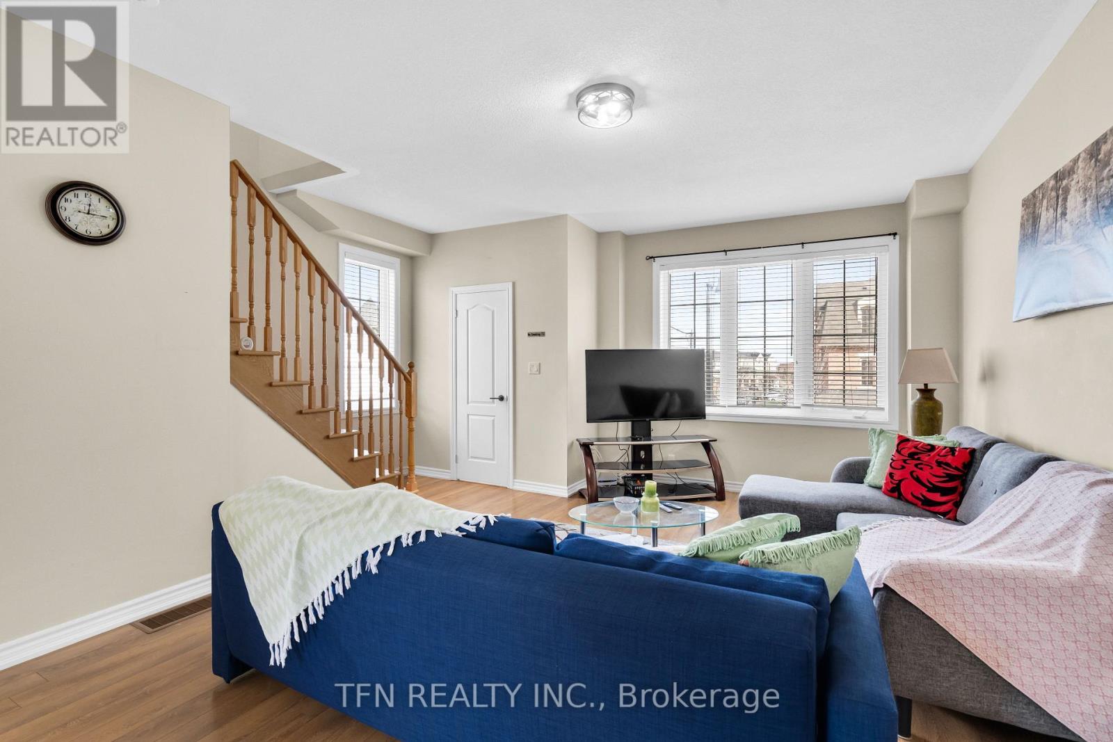 2 Shiff Crescent, Brampton, ON - Indoor Photo Showing Living Room