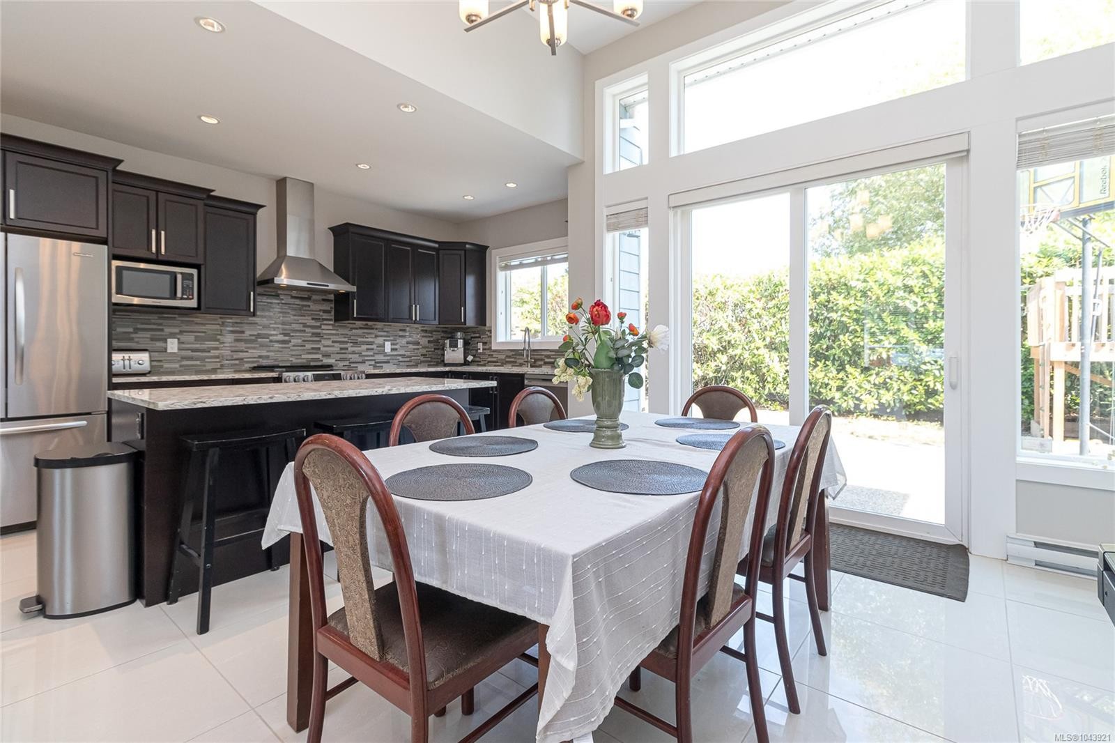 920 Snowdrop Ave, Saanich, BC