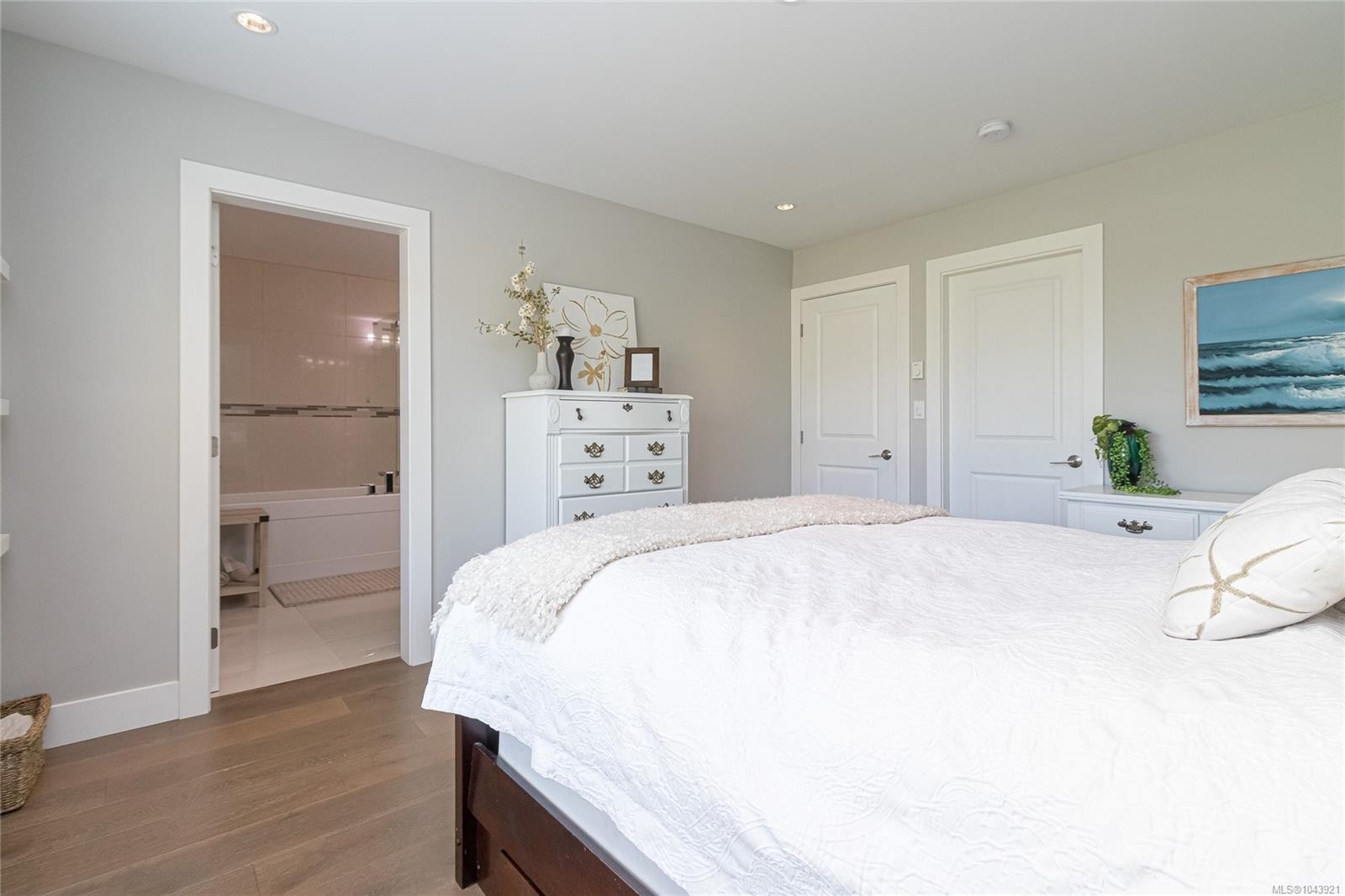 920 Snowdrop Ave, Saanich, BC