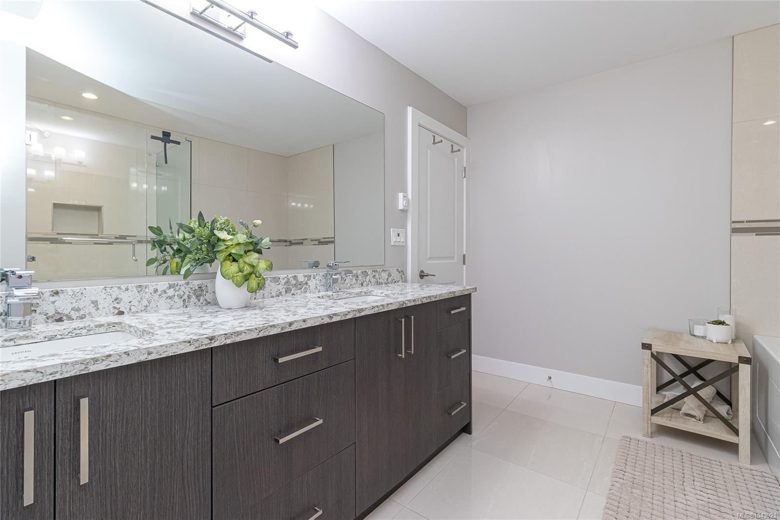 920 Snowdrop Ave, Saanich, BC