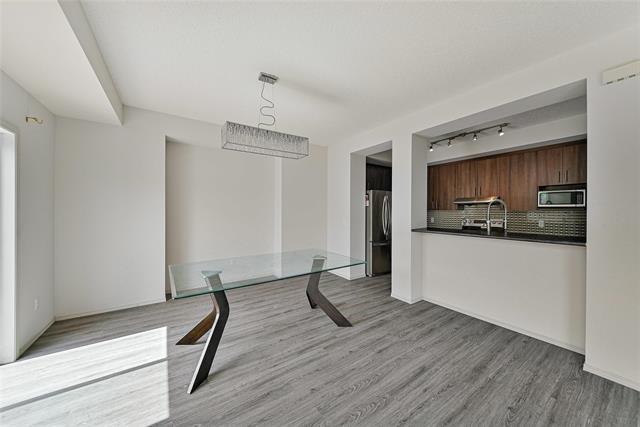 208 Bellflower Rd, Winnipeg, MB - Indoor Photo Showing Kitchen