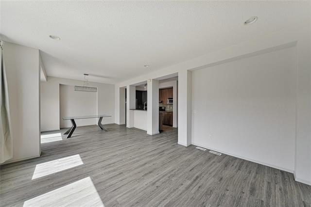 208 Bellflower Rd, Winnipeg, MB - Indoor Photo Showing Other Room