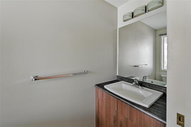 208 Bellflower Rd, Winnipeg, MB - Indoor Photo Showing Bathroom