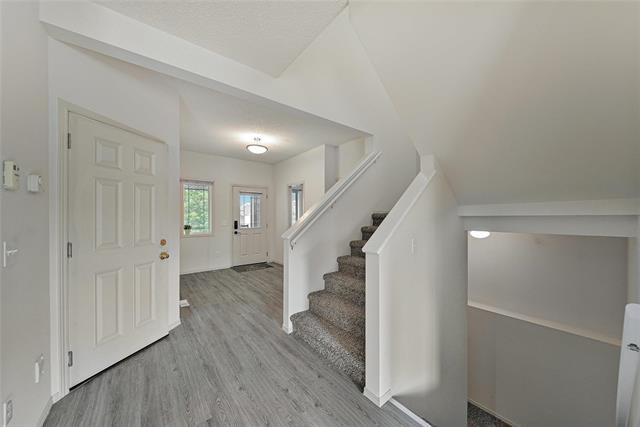 208 Bellflower Rd, Winnipeg, MB - Indoor Photo Showing Other Room