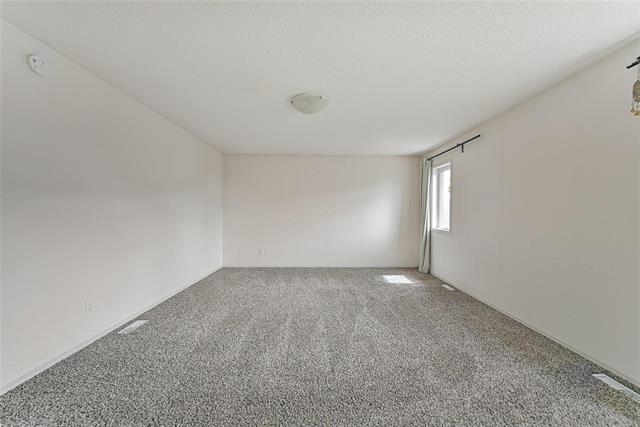 208 Bellflower Rd, Winnipeg, MB - Indoor Photo Showing Other Room