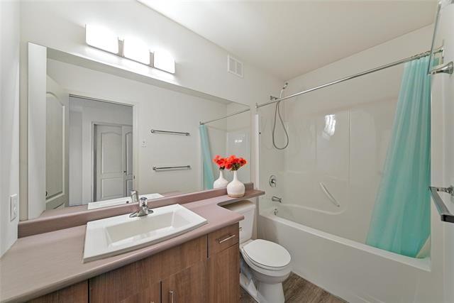 208 Bellflower Rd, Winnipeg, MB - Indoor Photo Showing Bathroom