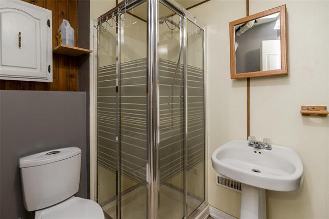 222 Poplar Ave, Winnipeg, MB - Indoor Photo Showing Bathroom