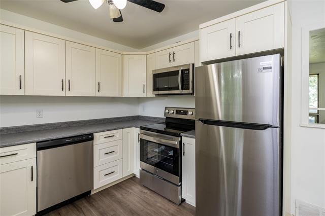 222 Poplar Ave, Winnipeg, MB - Indoor Photo Showing Kitchen