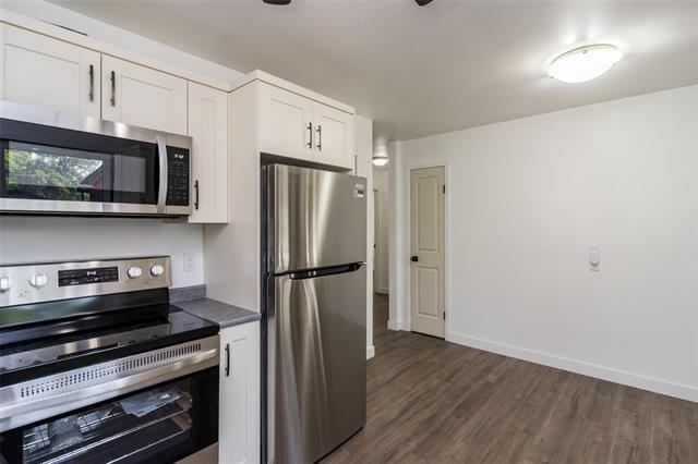 222 Poplar Ave, Winnipeg, MB - Indoor Photo Showing Kitchen