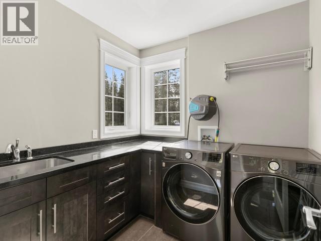 112 Alusru Way, Whitehorse, YT - Indoor Photo Showing Laundry Room