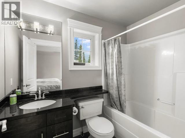 112 Alusru Way, Whitehorse, YT - Indoor Photo Showing Bathroom