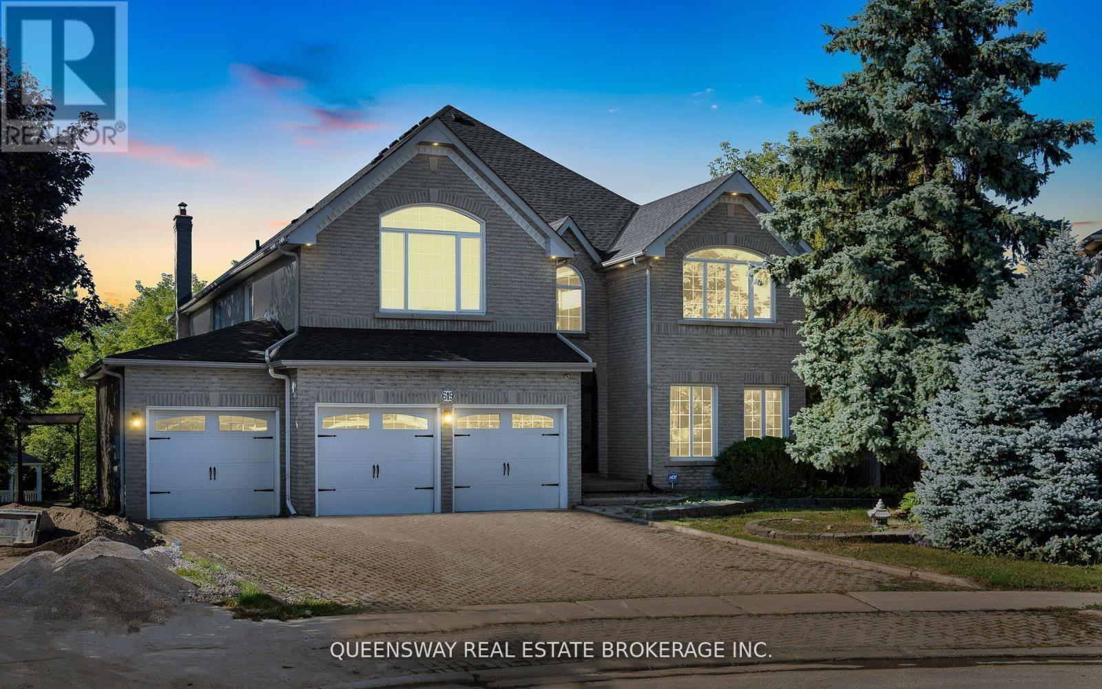 619 Culler Mews, Newmarket, ON - Outdoor With Facade