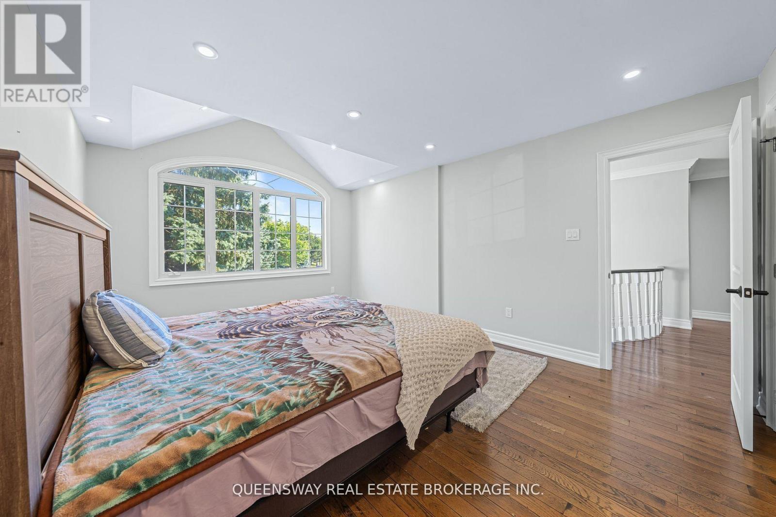 619 Culler Mews, Newmarket, ON - Indoor Photo Showing Bedroom