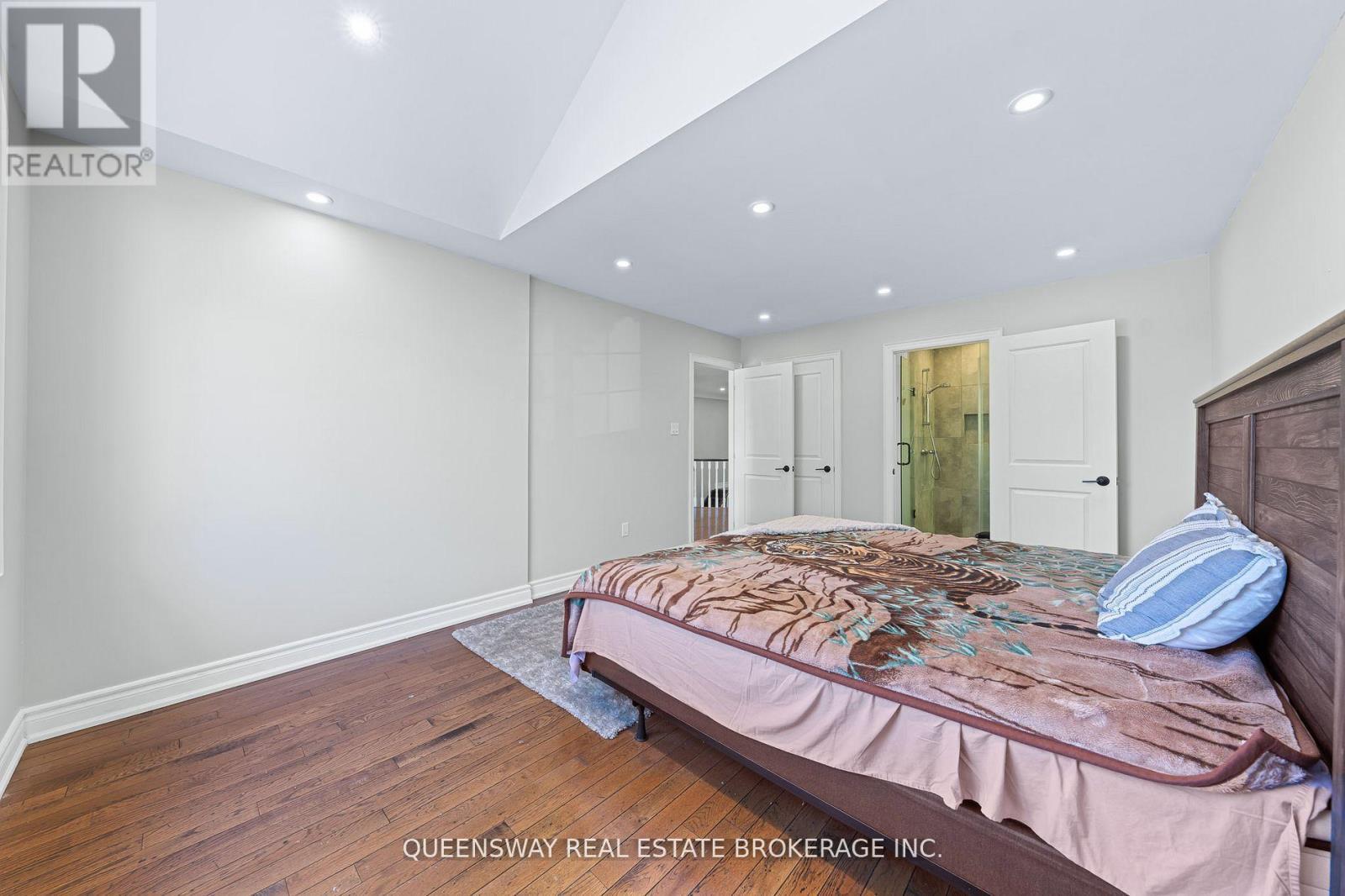 619 Culler Mews, Newmarket, ON - Indoor Photo Showing Bedroom