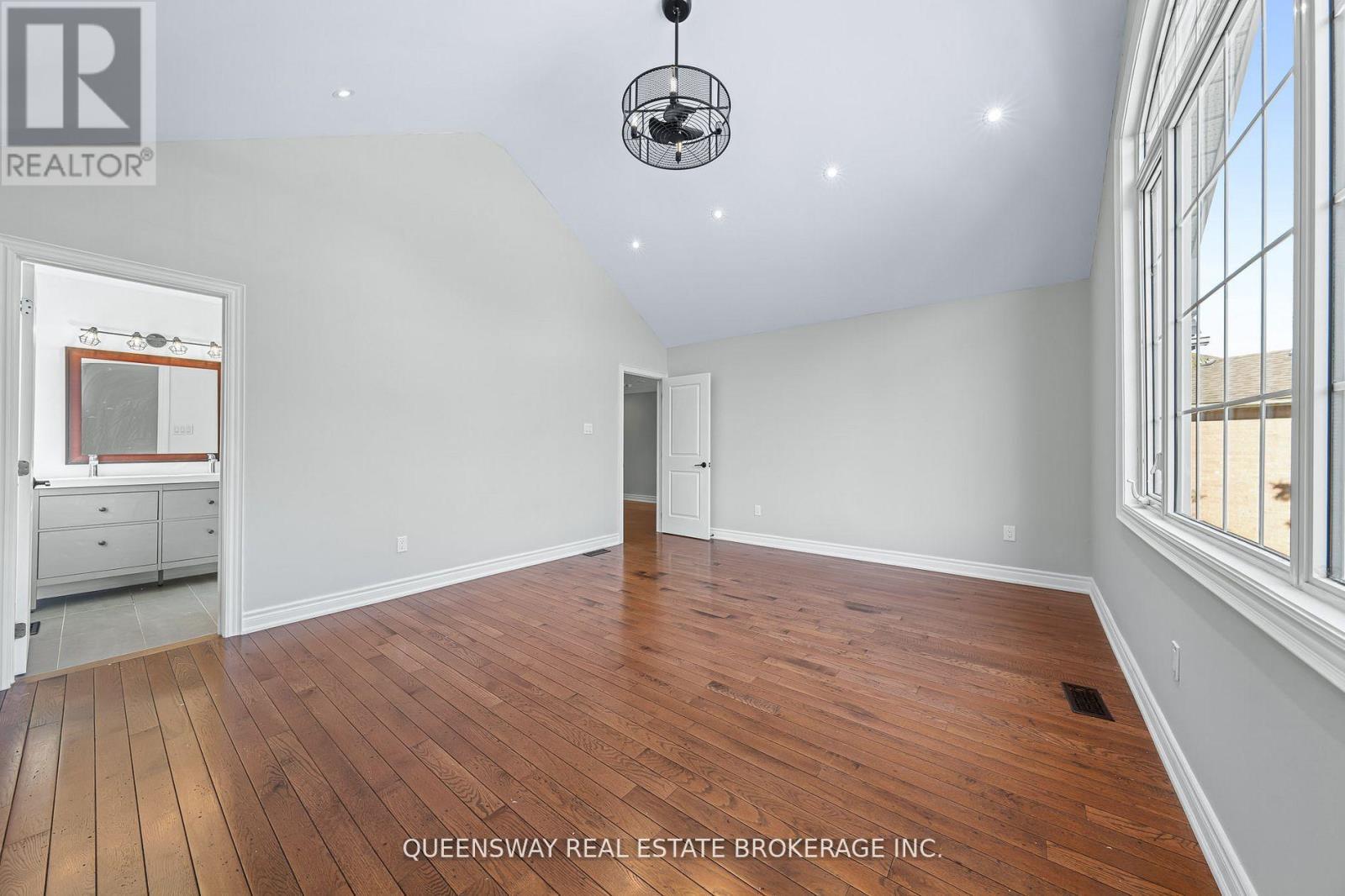 619 Culler Mews, Newmarket, ON - Indoor Photo Showing Other Room