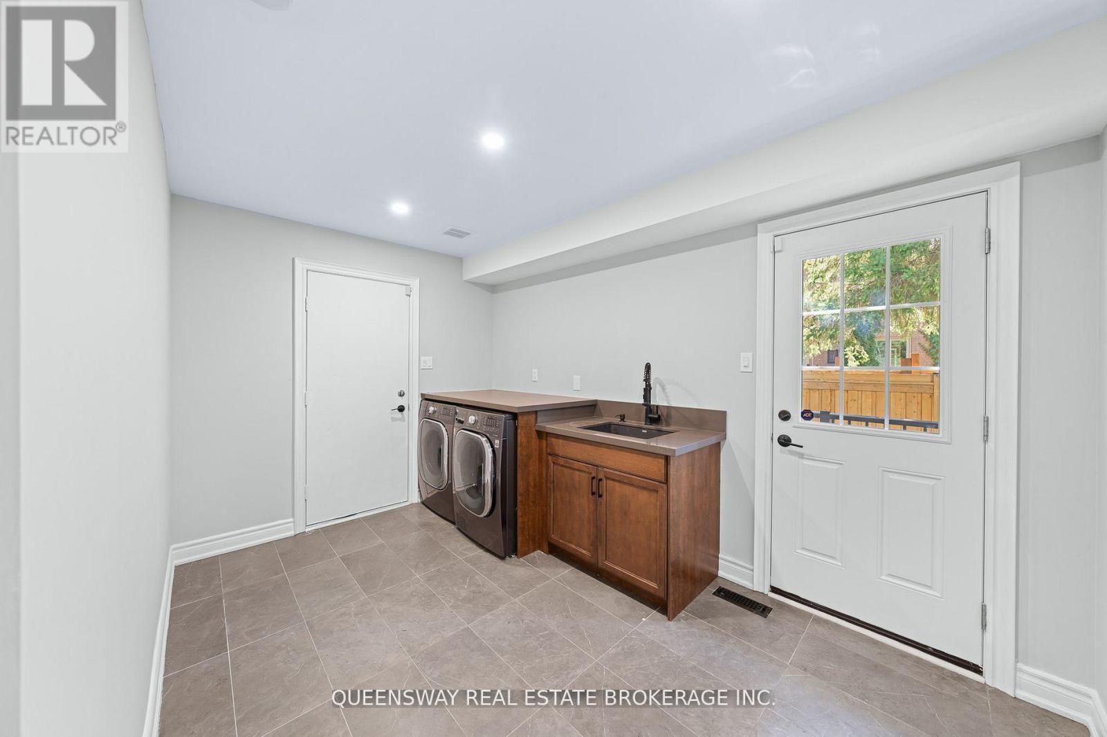 619 Culler Mews, Newmarket, ON - Indoor