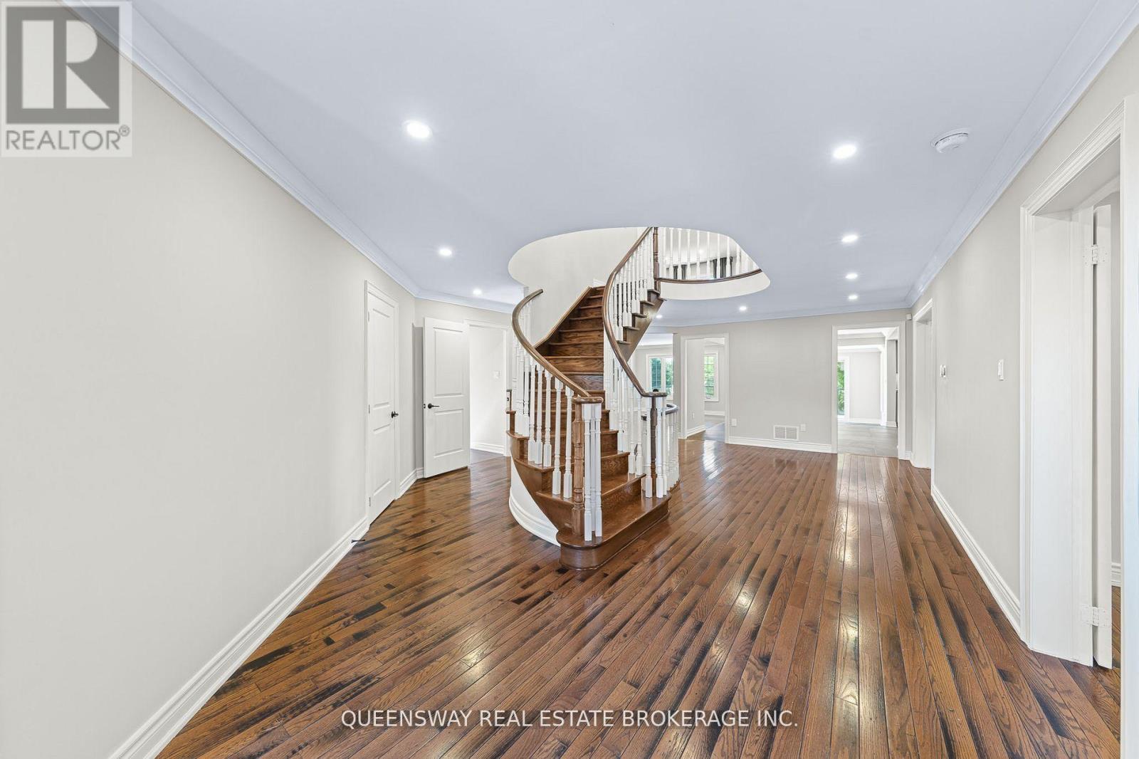 619 Culler Mews, Newmarket, ON - Indoor Photo Showing Other Room
