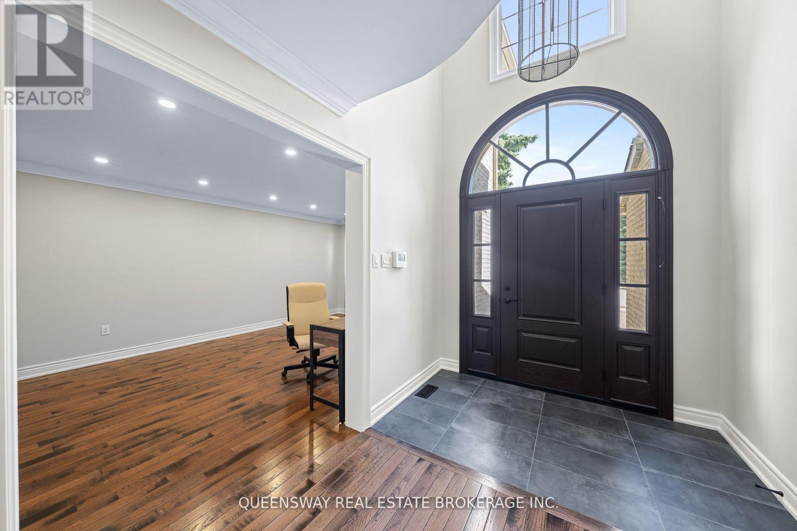 619 Culler Mews, Newmarket, ON - Indoor Photo Showing Other Room