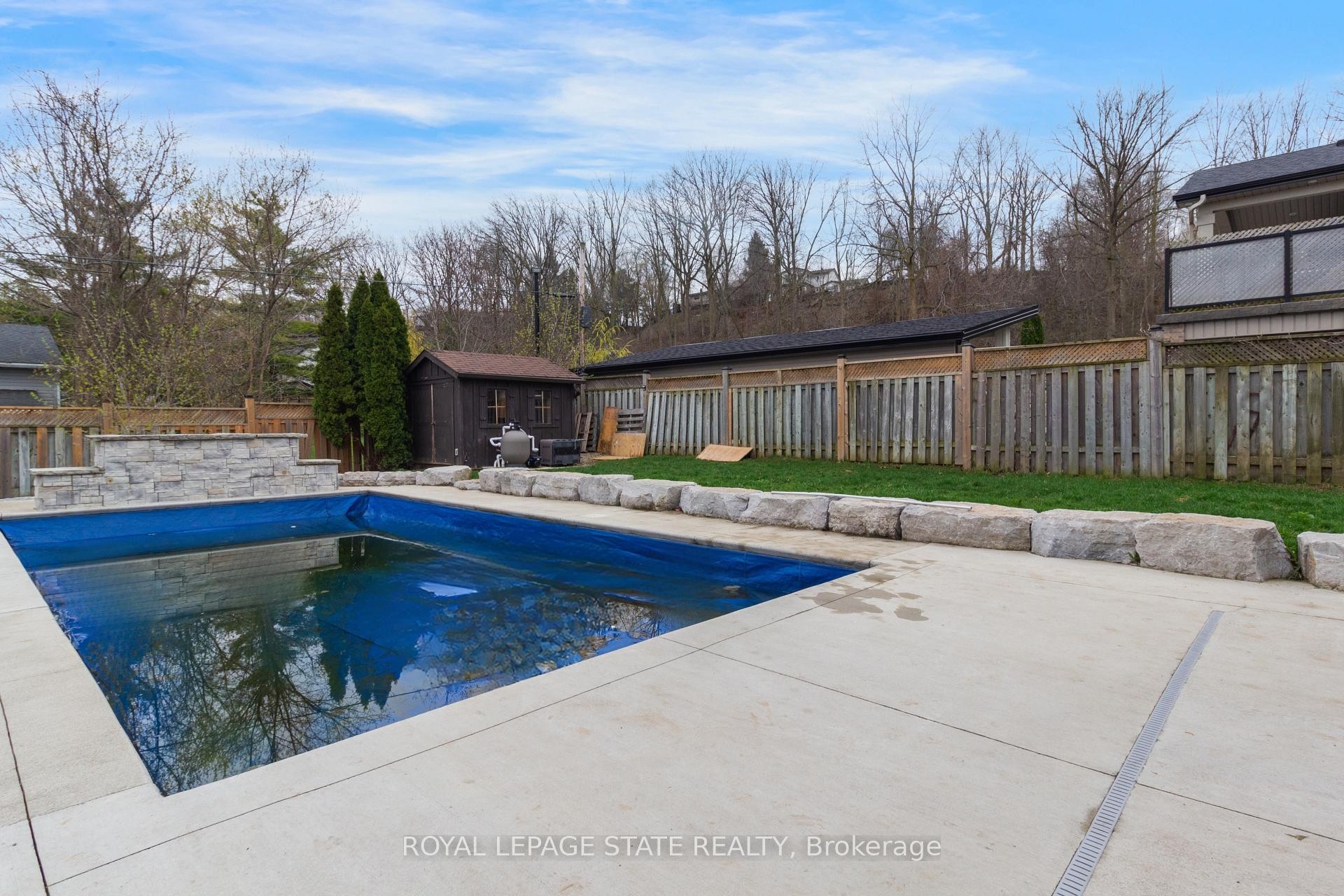 86 Margaret Avenue, Hamilton, ON - Outdoor With In Ground Pool