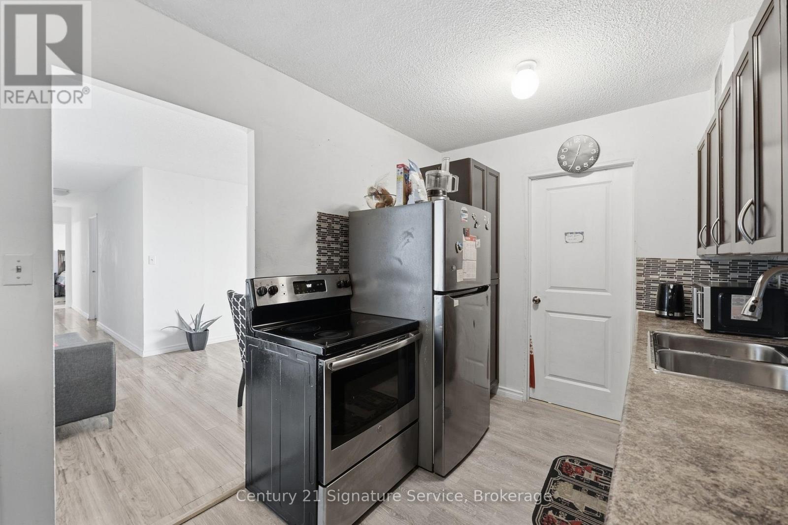 610 - 1250 Bridletowne Circle, Toronto, ON - Indoor Photo Showing Kitchen With Double Sink