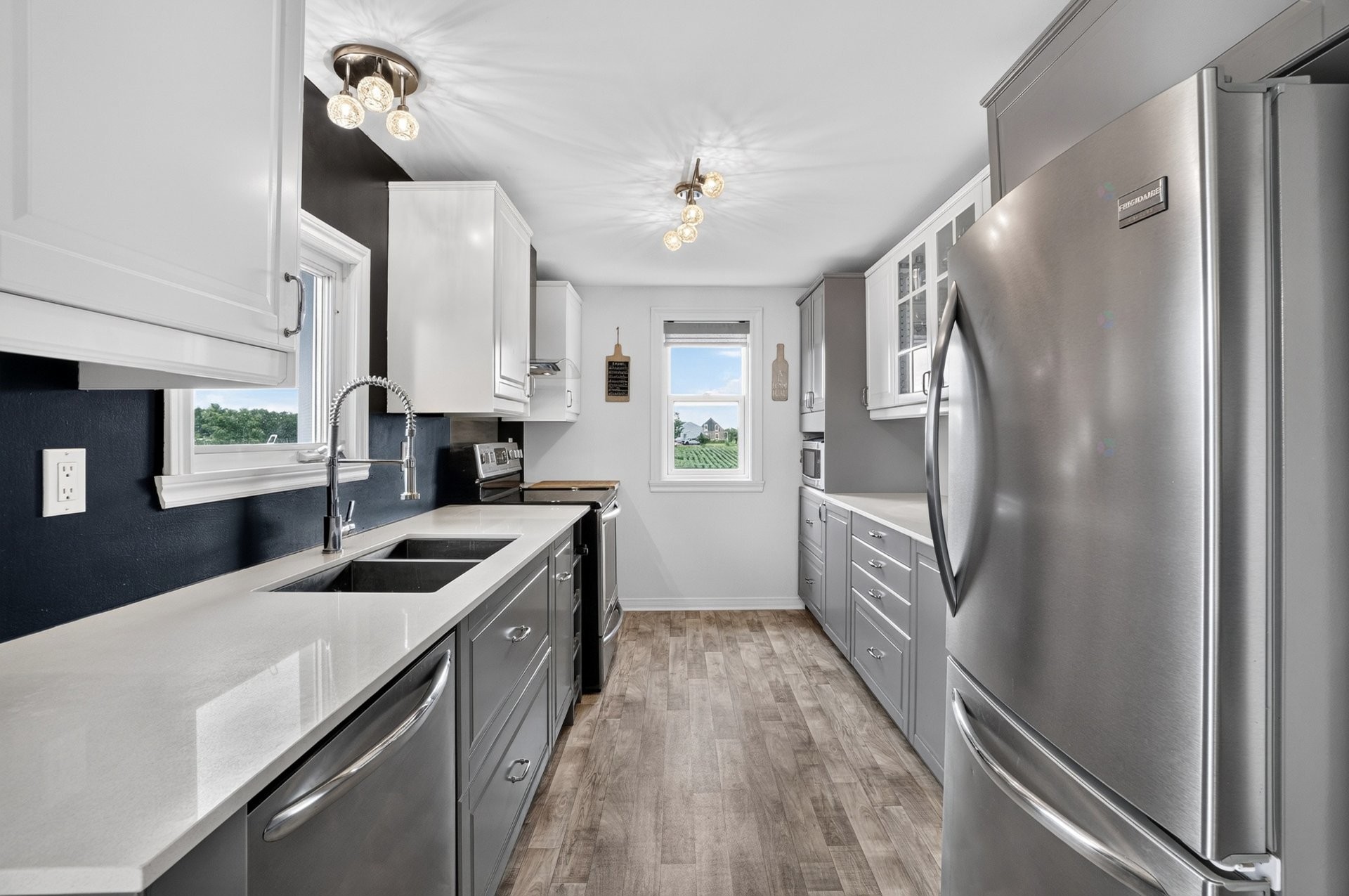 Cuisine - 801 9E Avenue, Saint-Lin/Laurentides, QC - Indoor Photo Showing Kitchen With Double Sink