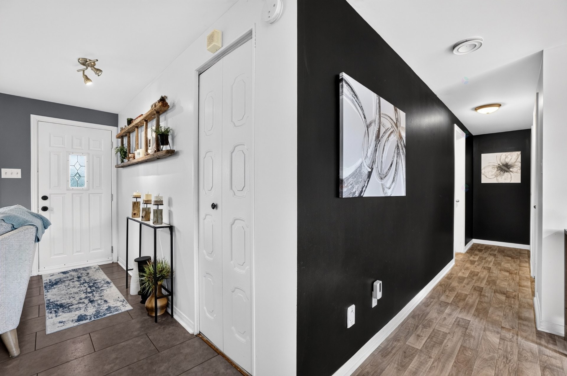 Hall d'entrée/Vestibule - 801 9E Avenue, Saint-Lin/Laurentides, QC - Indoor Photo Showing Other Room