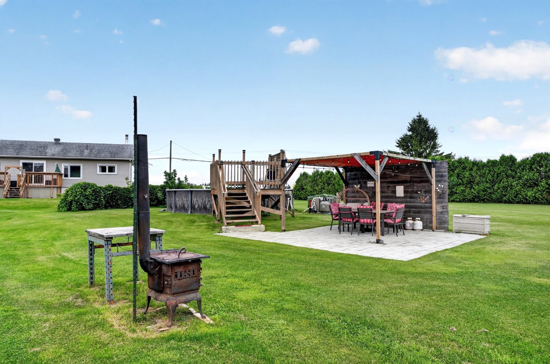 Cour - 801 9E Avenue, Saint-Lin/Laurentides, QC - Outdoor With Backyard