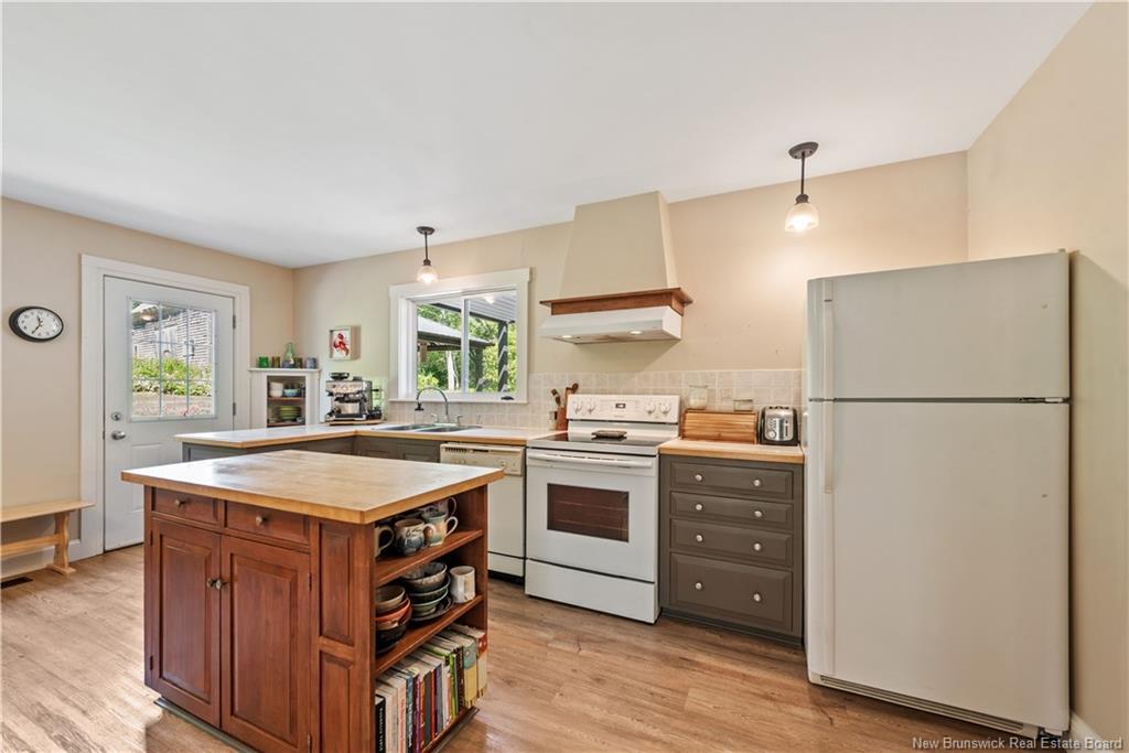 3900 Route 114, Hopewell Cape, NB