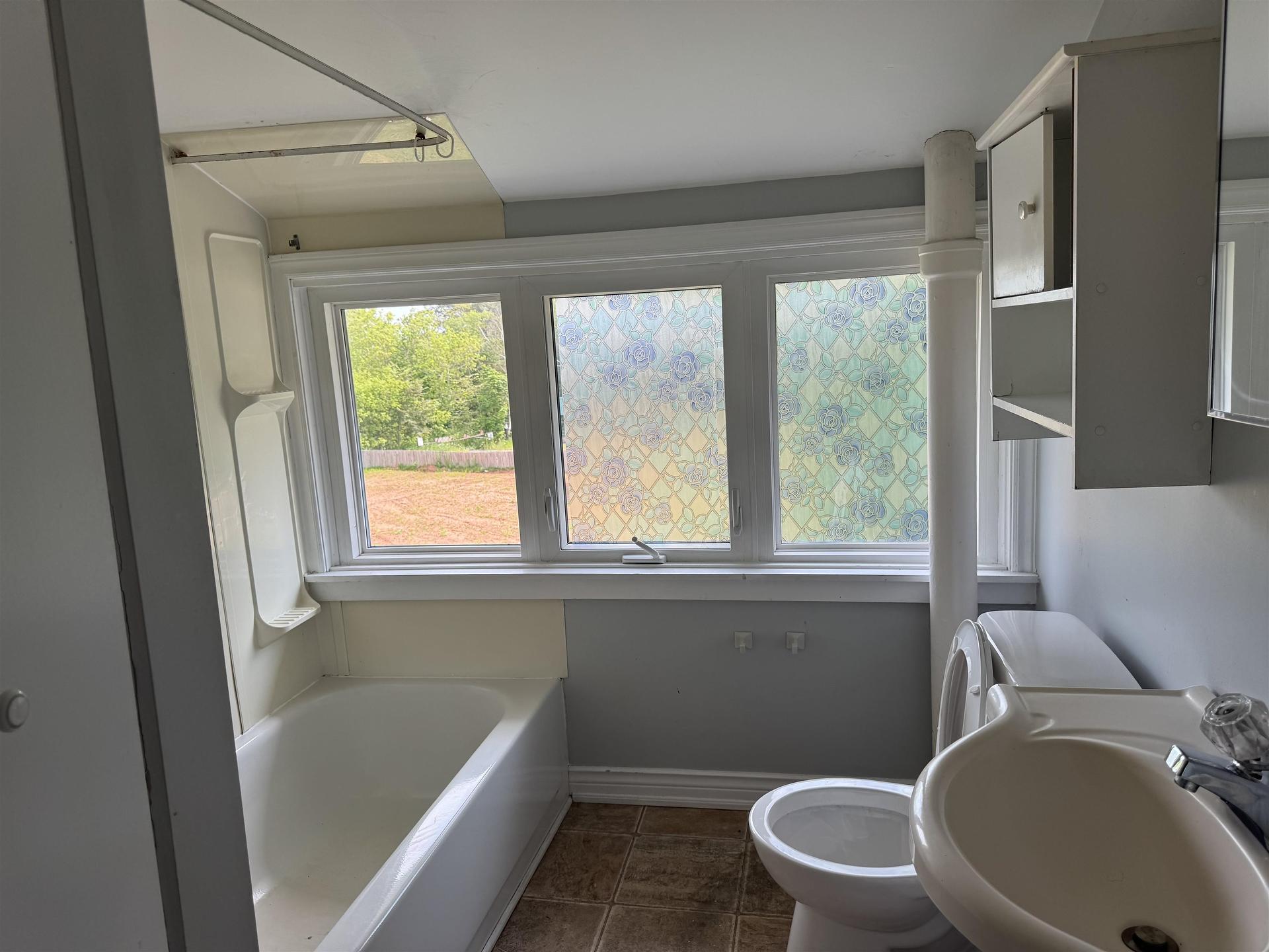 328 South Drive, Summerside, PE - Indoor Photo Showing Bathroom