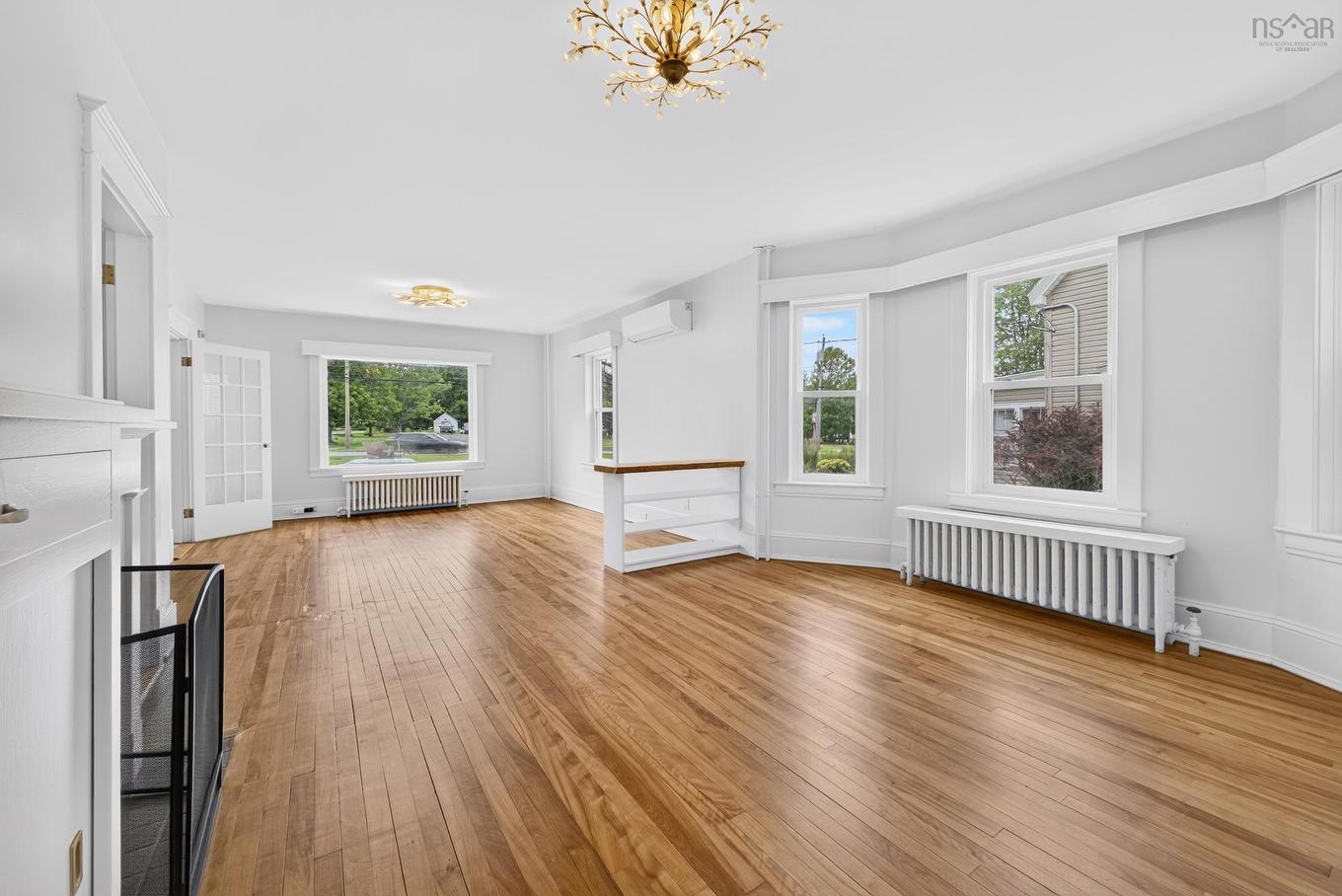 1637 North Main Street, Westville, NS - Indoor Photo Showing Living Room