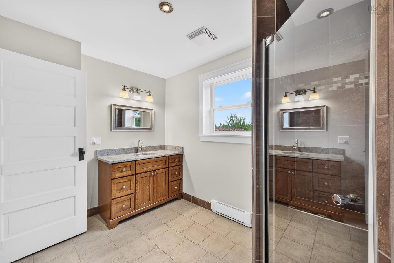 1637 North Main Street, Westville, NS - Indoor Photo Showing Bathroom