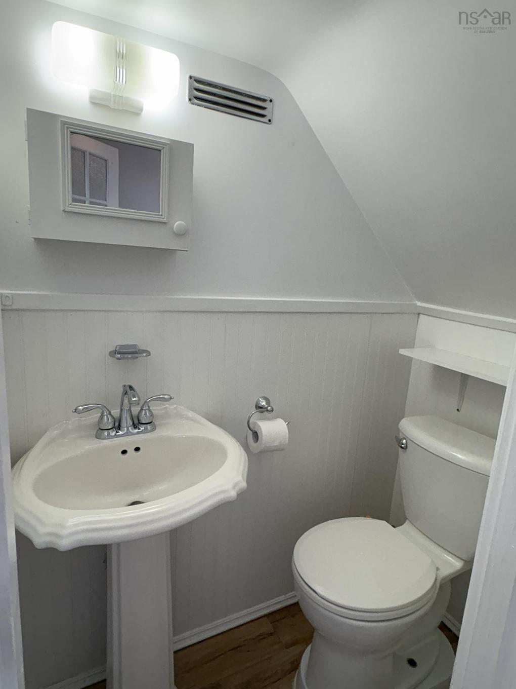 1637 North Main Street, Westville, NS - Indoor Photo Showing Bathroom