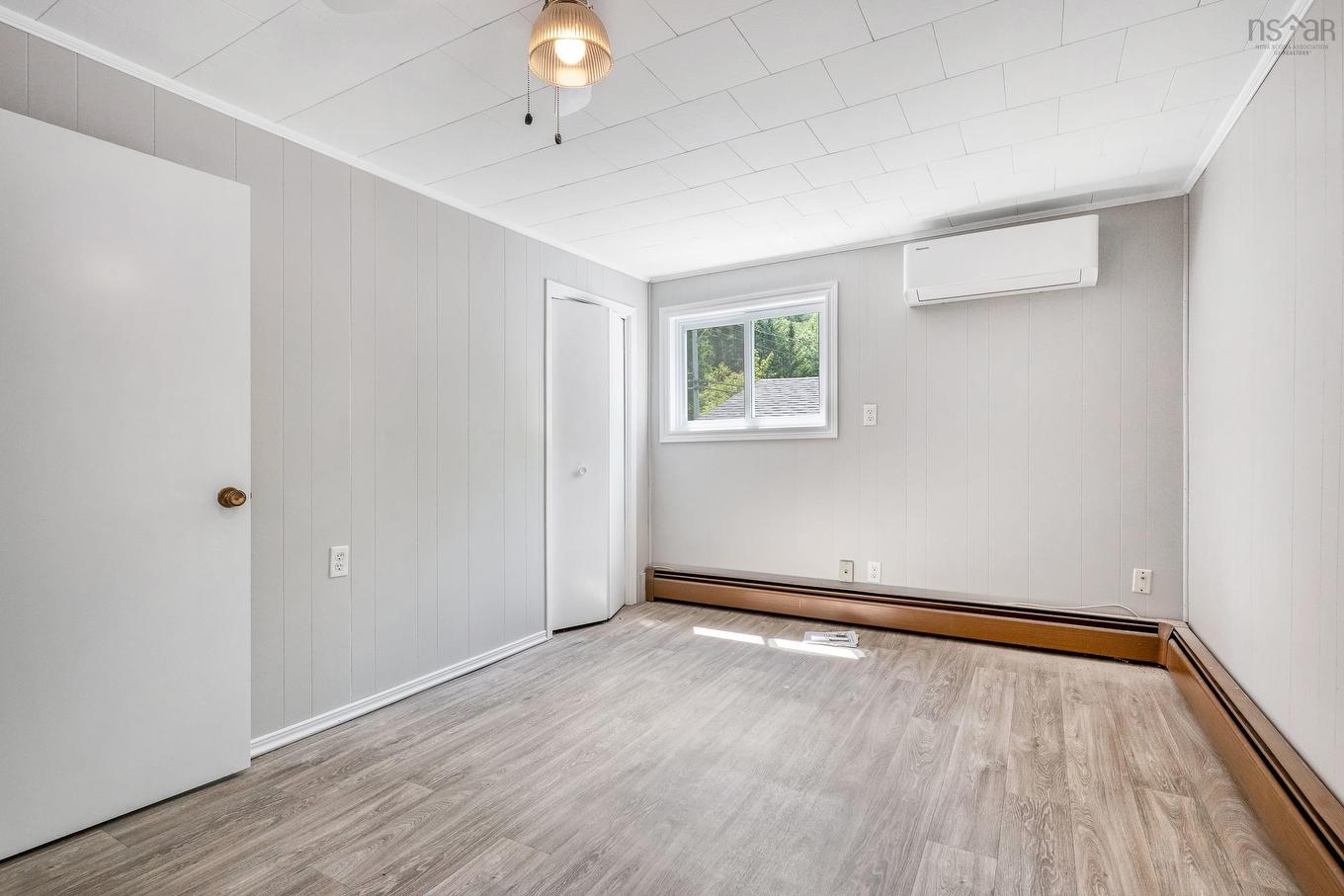 20 Pine Street, Bridgewater, NS - Indoor Photo Showing Other Room