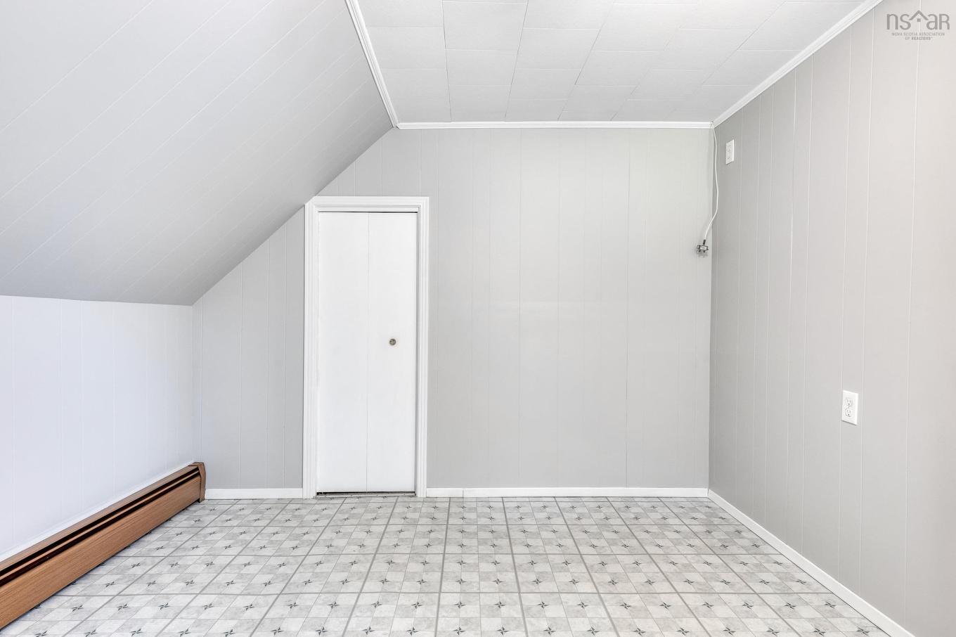 20 Pine Street, Bridgewater, NS - Indoor