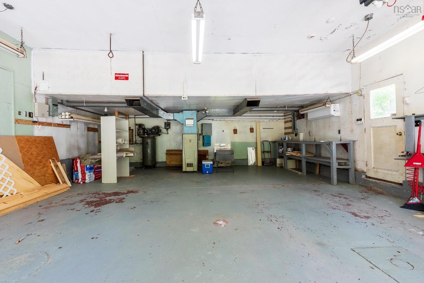 20 Pine Street, Bridgewater, NS - Indoor Photo Showing Garage