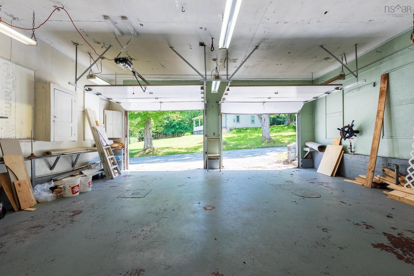 20 Pine Street, Bridgewater, NS - Indoor Photo Showing Garage