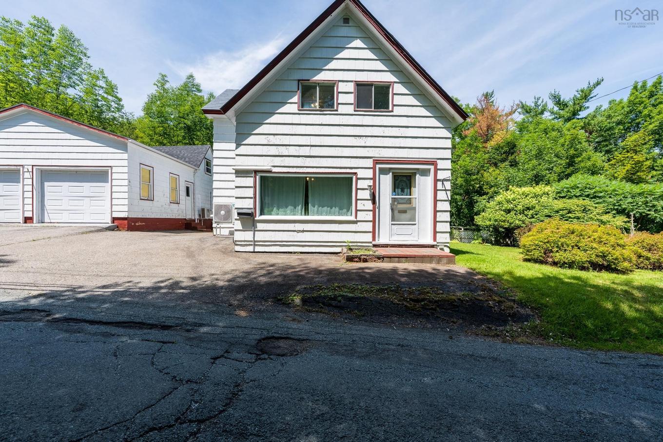 20 Pine Street, Bridgewater, NS - Outdoor