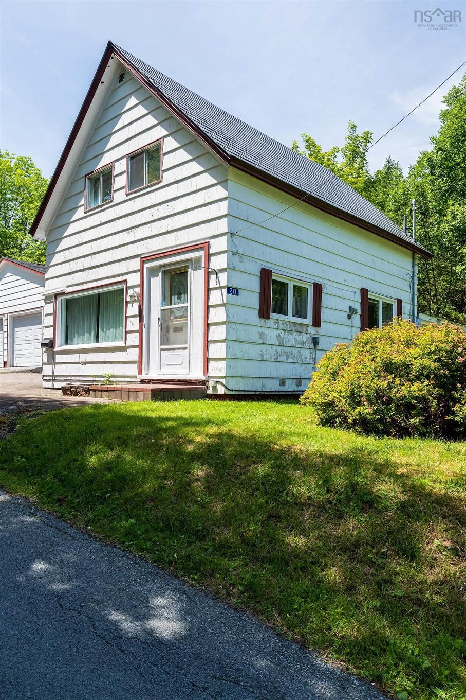 20 Pine Street, Bridgewater, NS - Outdoor